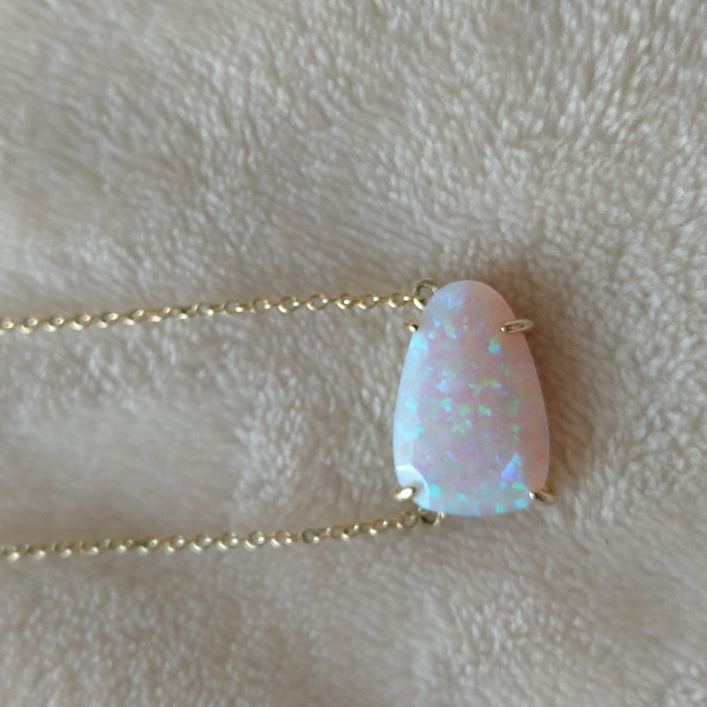 💖Rare-HTF💖 Kendra Scott White Kyocera Opal Isla Gold Necklace